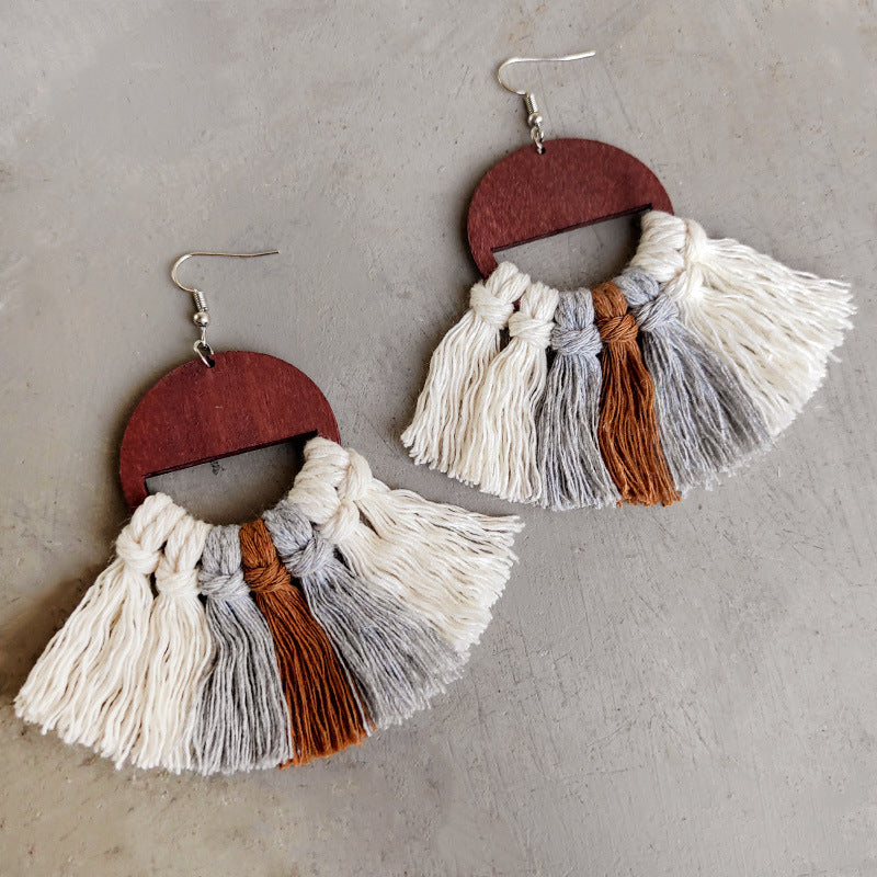 Pendientes colgantes con detalle de borlas