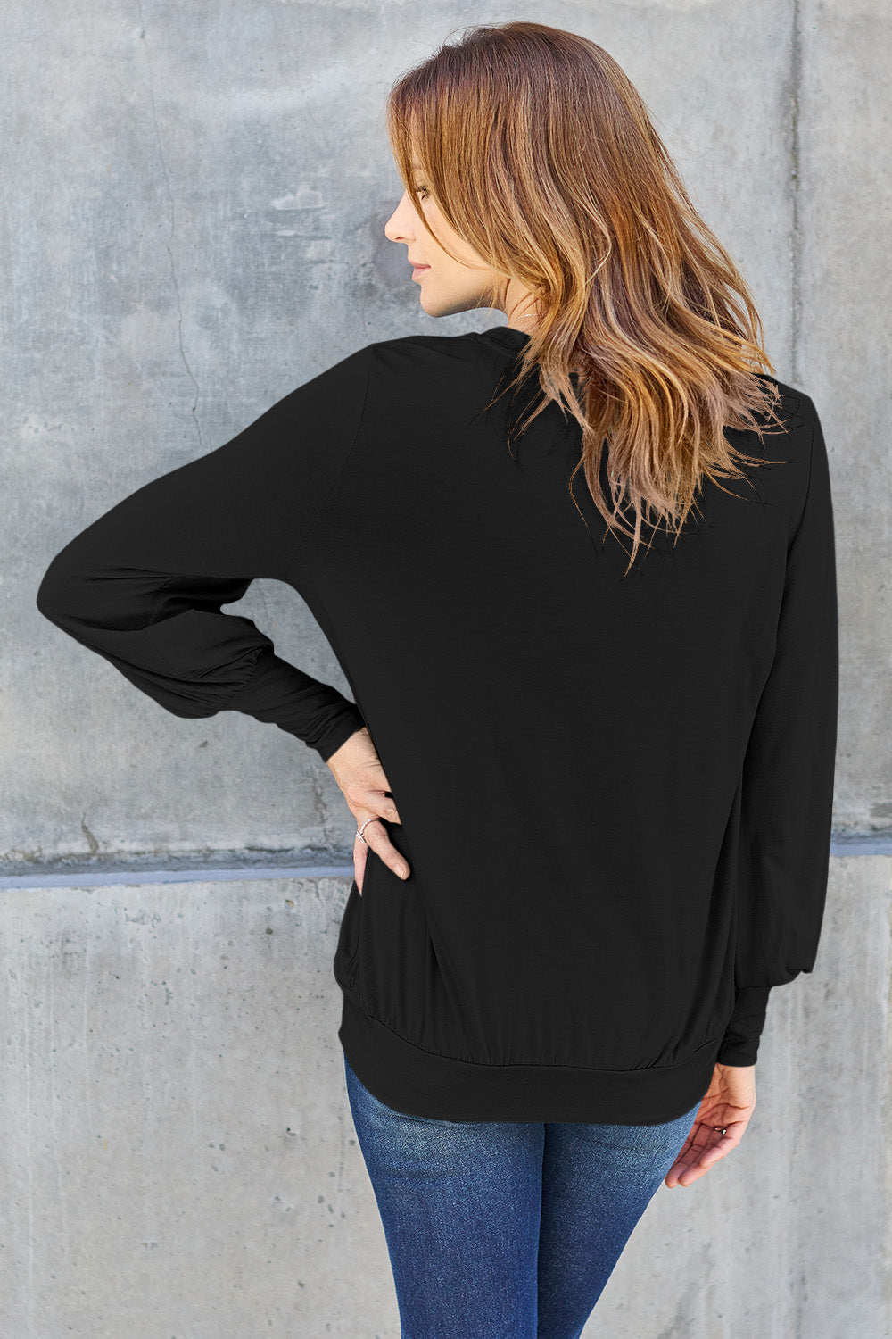 Blusa básica Bae de manga farol con escote en V y talla grande