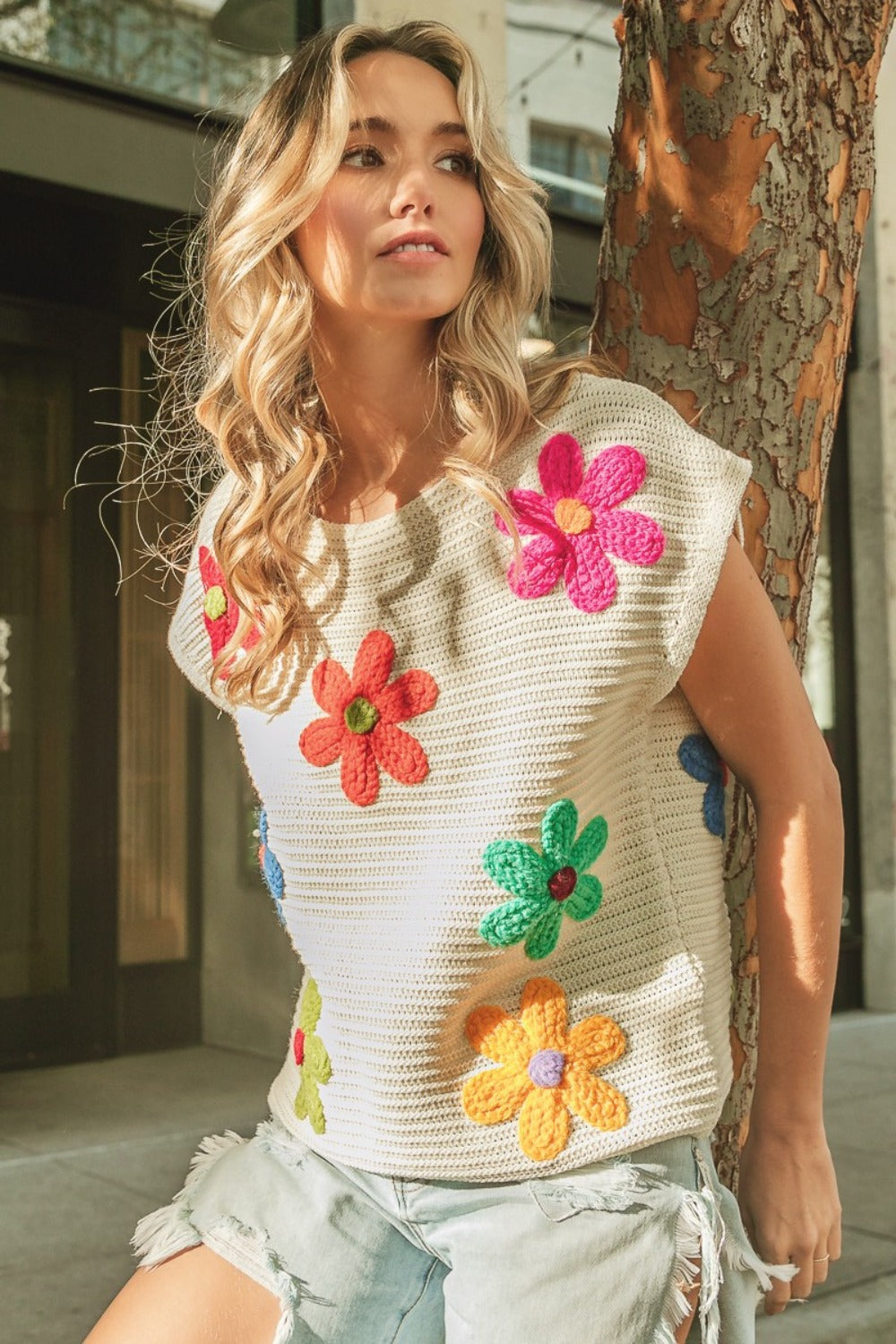 Blusa de punto con cuello redondo y mangas cortas con flores BiBi