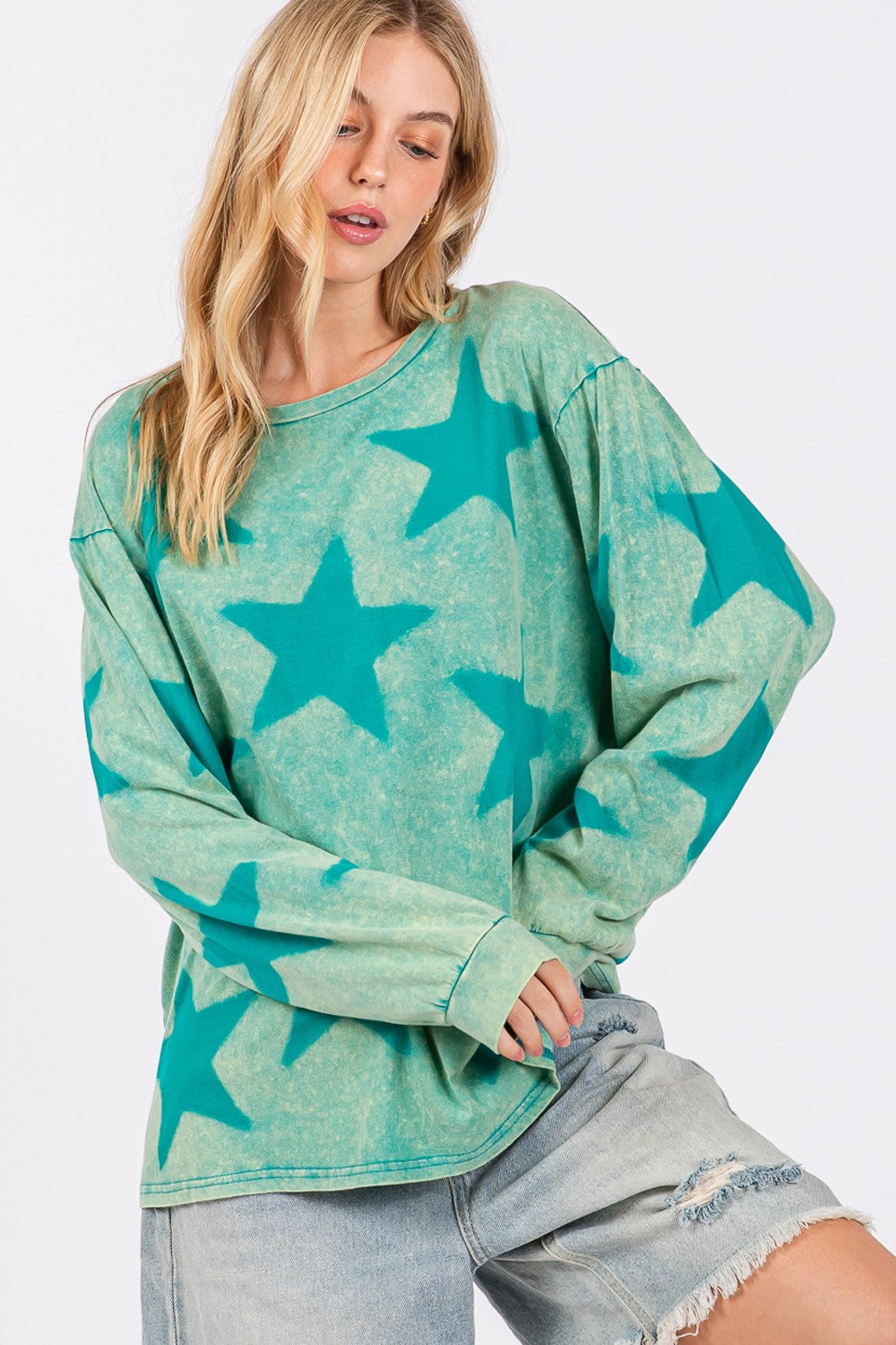 Camiseta con estampado de estrellas y lavado mineral de SAGE + FIG