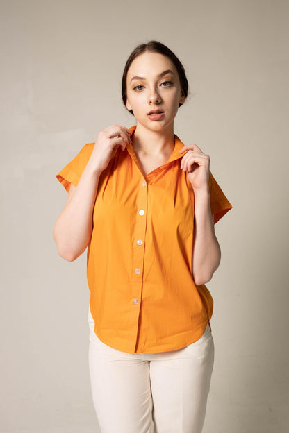 Camisa de mujer con cuello fruncido en color naranja