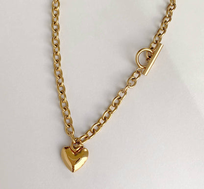 Collar de cadena con forma de corazón dorado Amiee de Mai Désirée