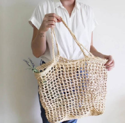 Bolso tote de playa hecho a mano en papel de rafia natural